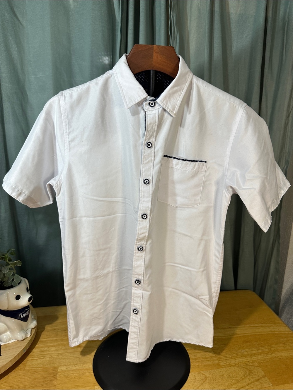 🎉Craft and flow button up dress shirt with a pocket. Blue trim pops dramatically